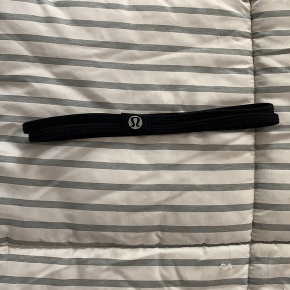 3 Lululemon Headbands- barely worn - Picture 4 of 4